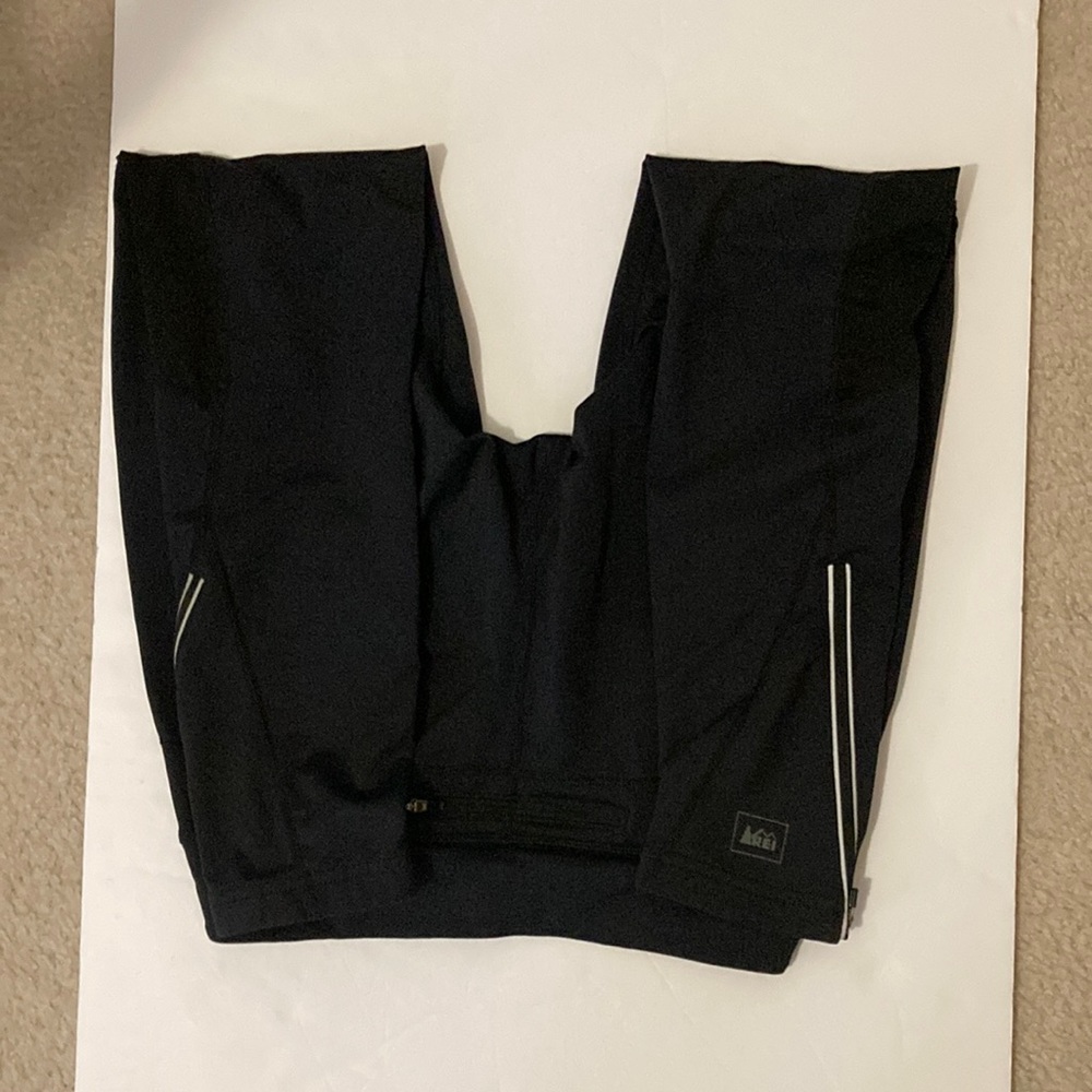REI black running pants Size Small Two zippers at the ankle. Back zipper pouch.